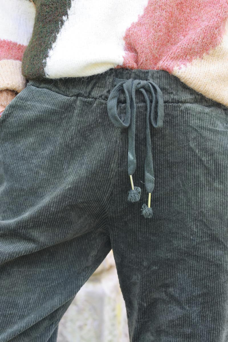 Pantalón confort caqui de pana elástica con cinturilla elástica