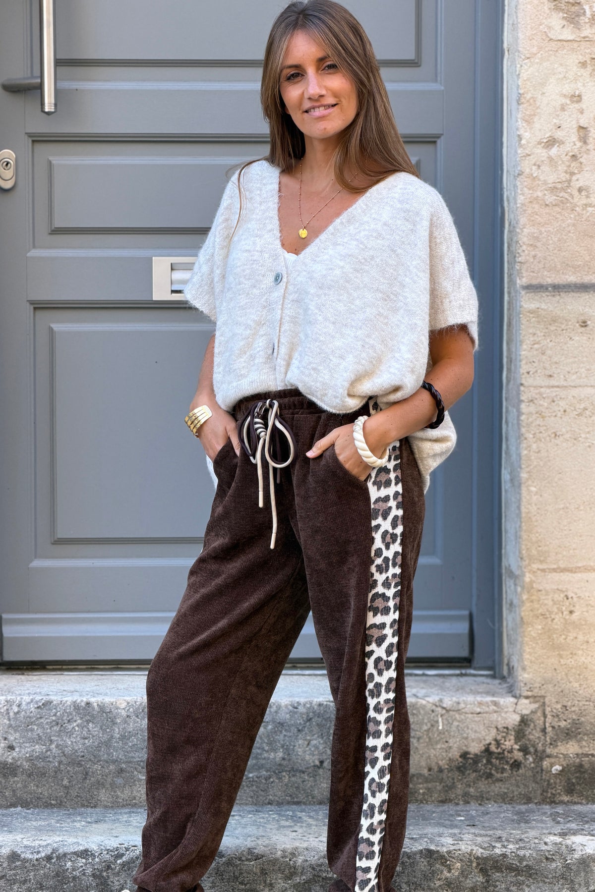 Pantalon confort marron en velours détail liseré léopard taille élastique