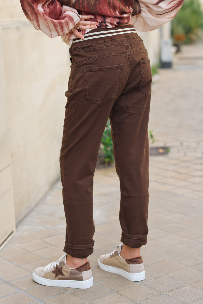 Pantalon confort slim chocolat ceinture elastique brillante g226 (1)