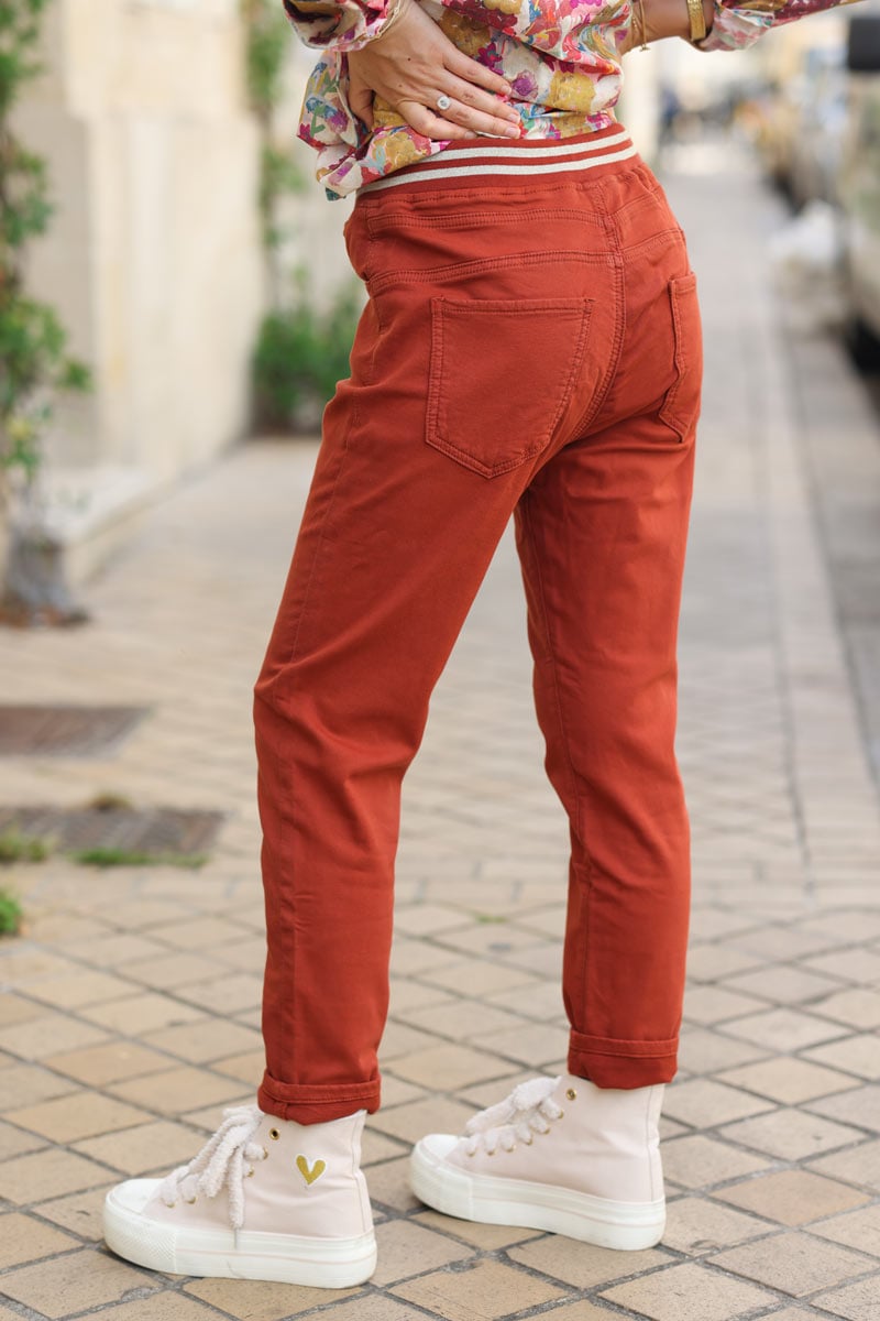 Pantalon confort slim terracotta ceinture elastique brillante g226 (1)