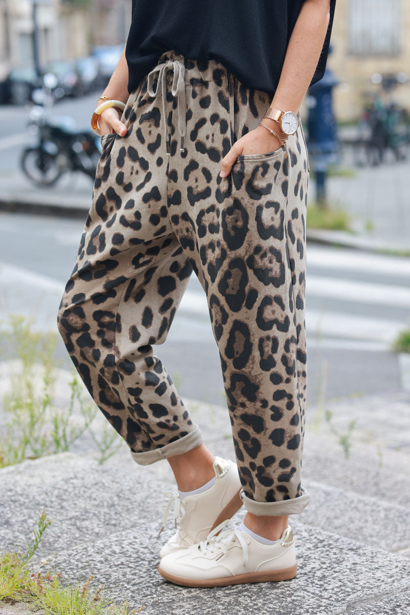 Taupe Comfort Sweatpants with Leopard Print and Large Pockets Horizons Lointains