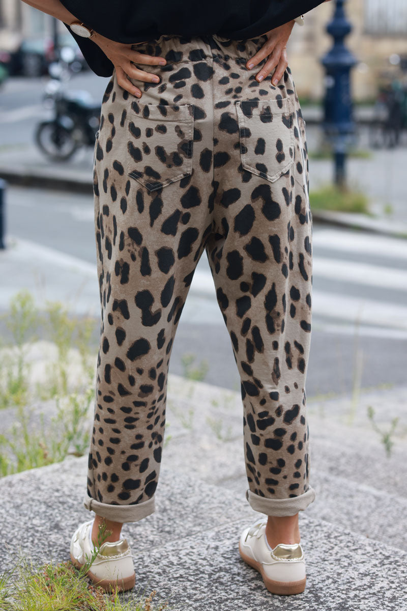 Taupe comfort sweatpants with leopard print and large pockets