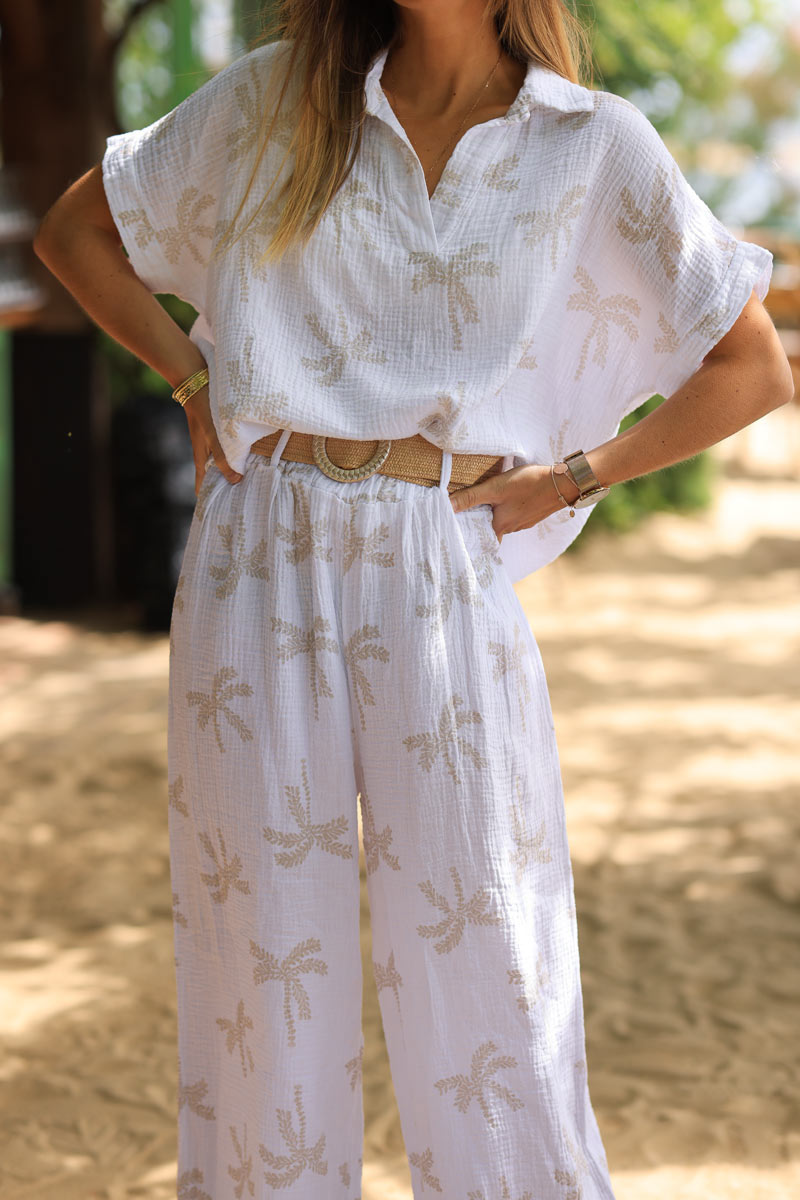 Pantalón de gasa de algodón blanco con estampado de palmeras beige y efecto bordado con cinturón de rafia