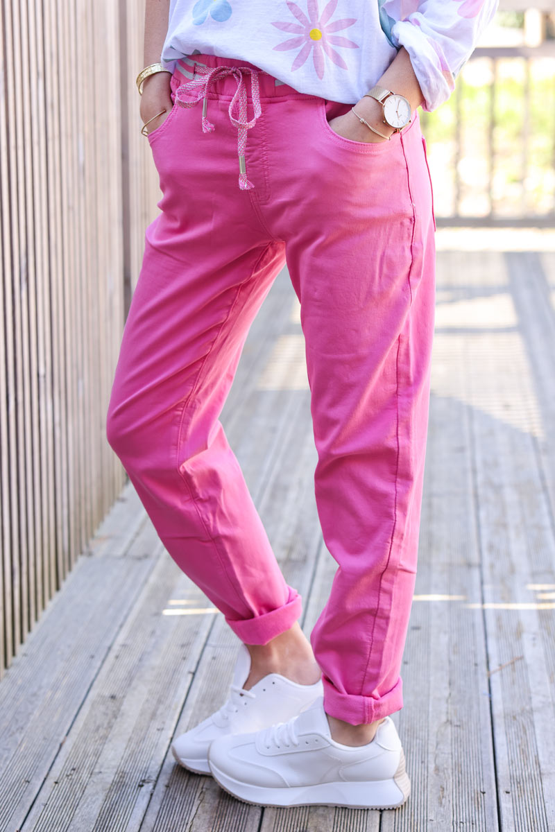 Pantalón rosa fucsia de lona elástica con cinturilla elástica a rayas brillantes