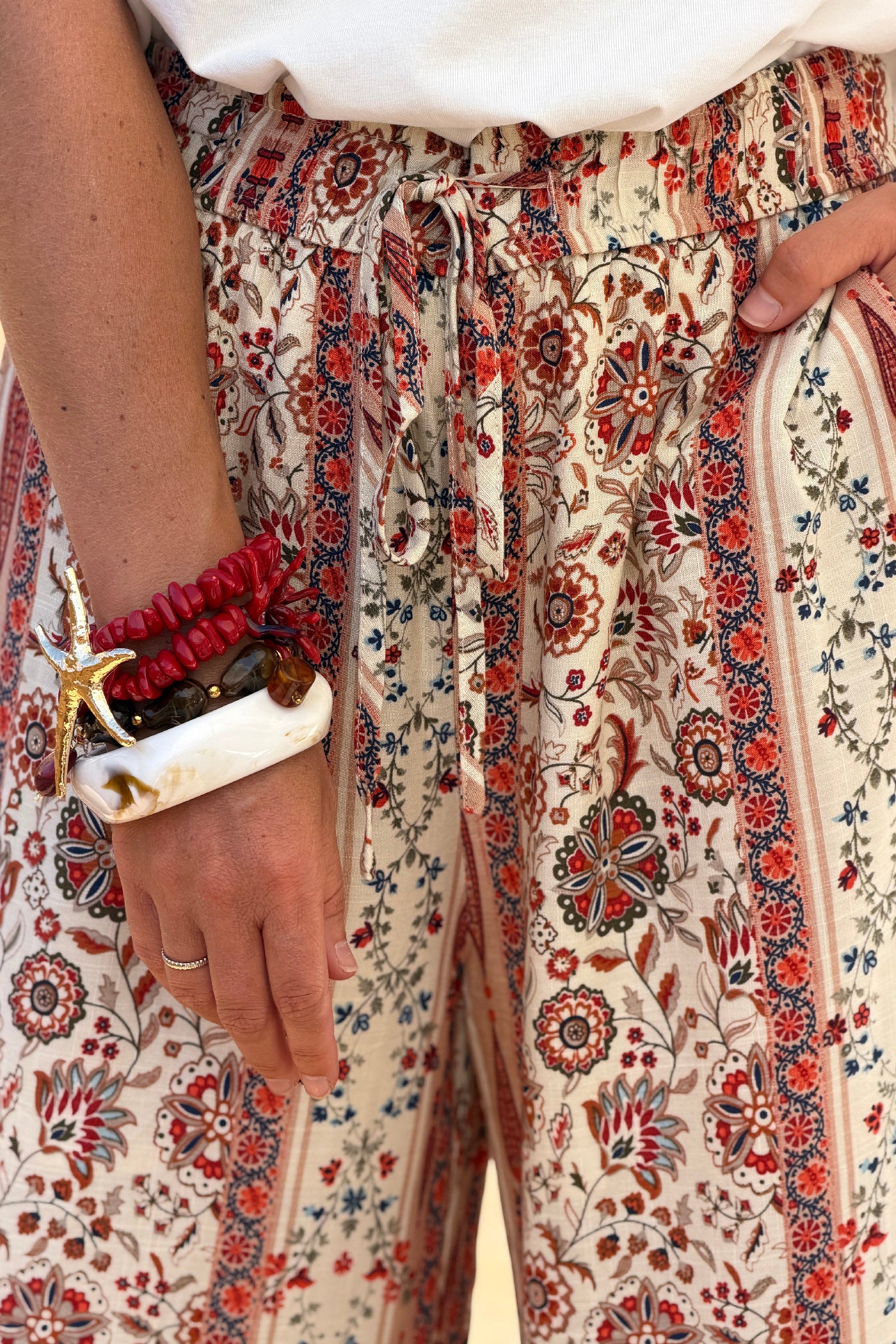 Pantalon fluide imprimé fleurs paisley terracotta effet rayures