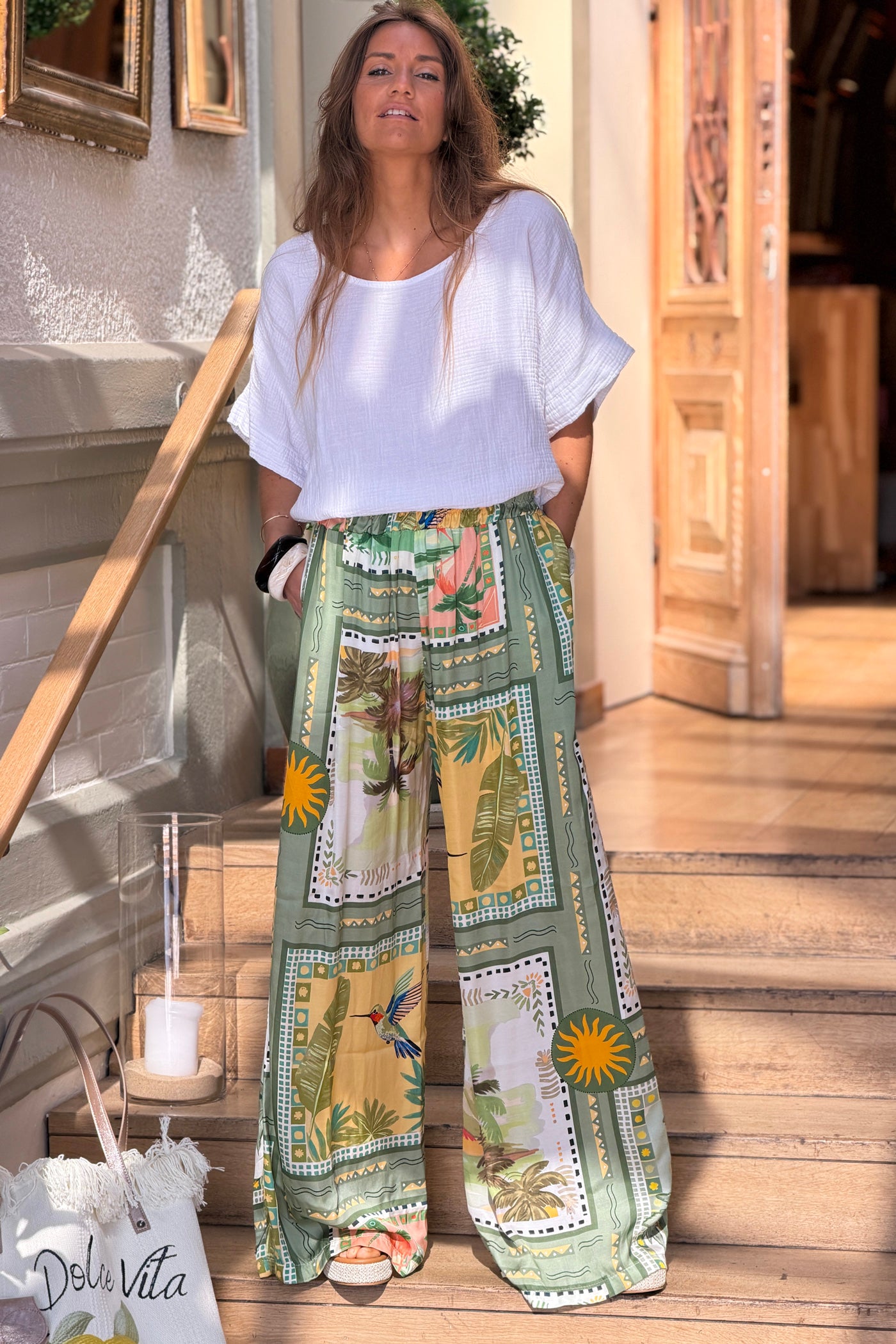 Pantalon fluide satiné kaki imprimé palmiers et colibri ceinture élastique