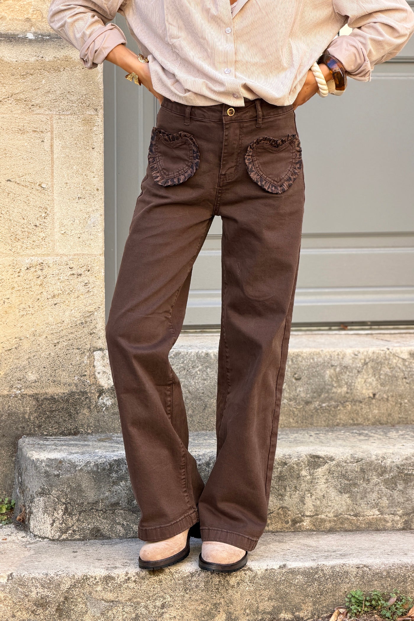 Pantalon jean marron wide leg poches plaquées cœur volant léopard