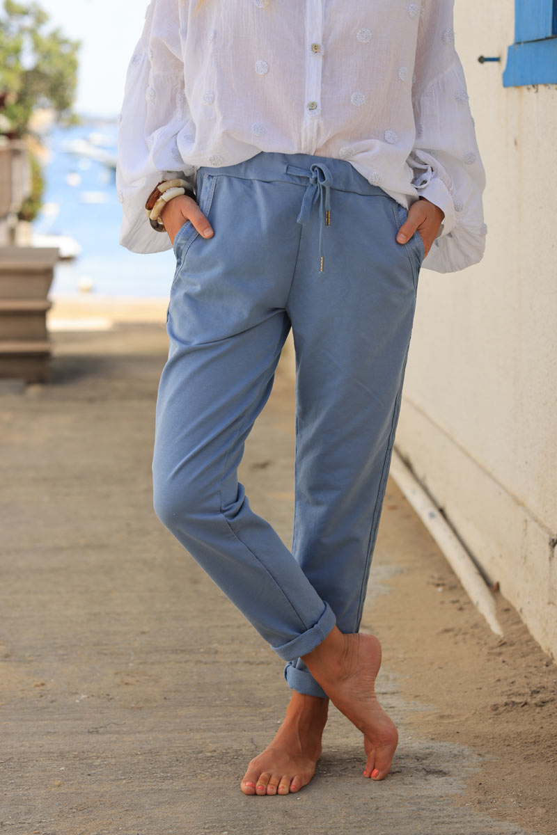 Pantalon de jogging bleu jean liseré satiné