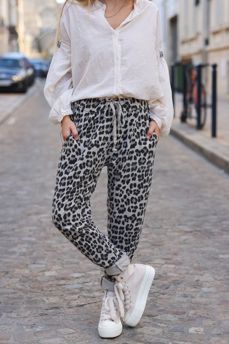 Pantalon jogging loose imprime leopard beige d049 (1)