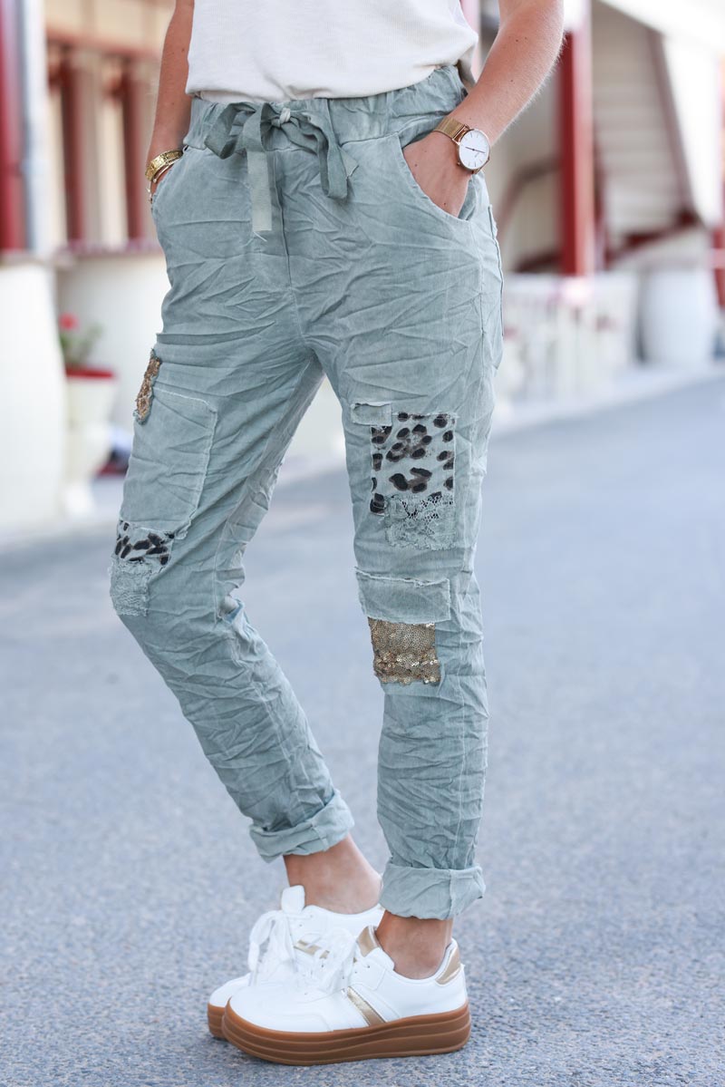 Pantalon kaki délavé confort stretch empiècements léopard et sequins dorés