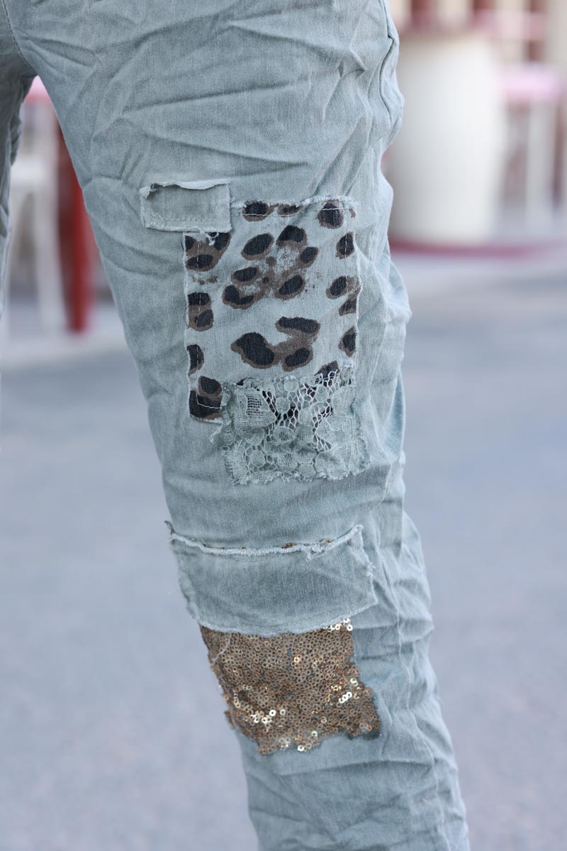 Pantalon kaki délavé confort stretch empiècements léopard et sequins dorés