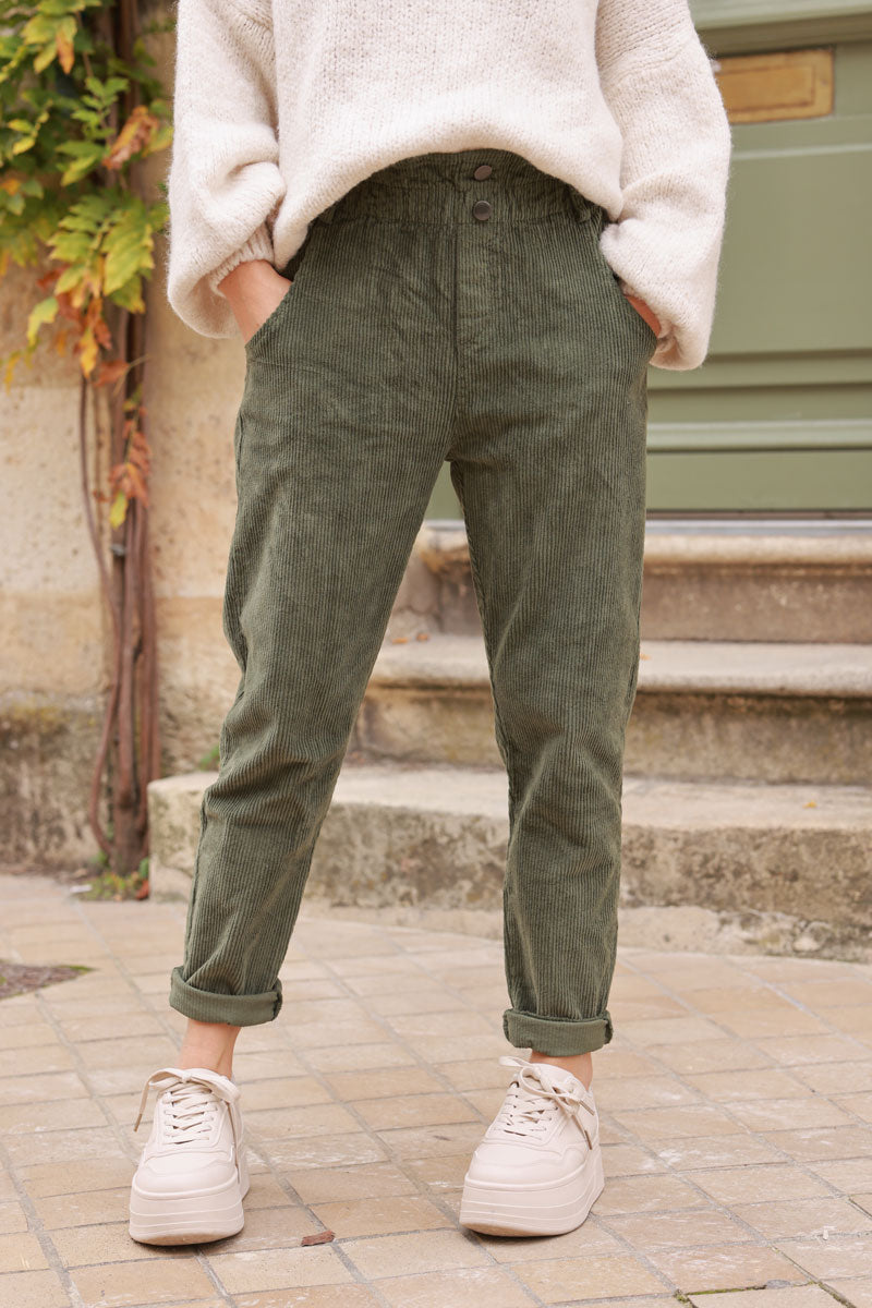 Pantalon kaki en velours côtelé coupe paperbag taille élastique