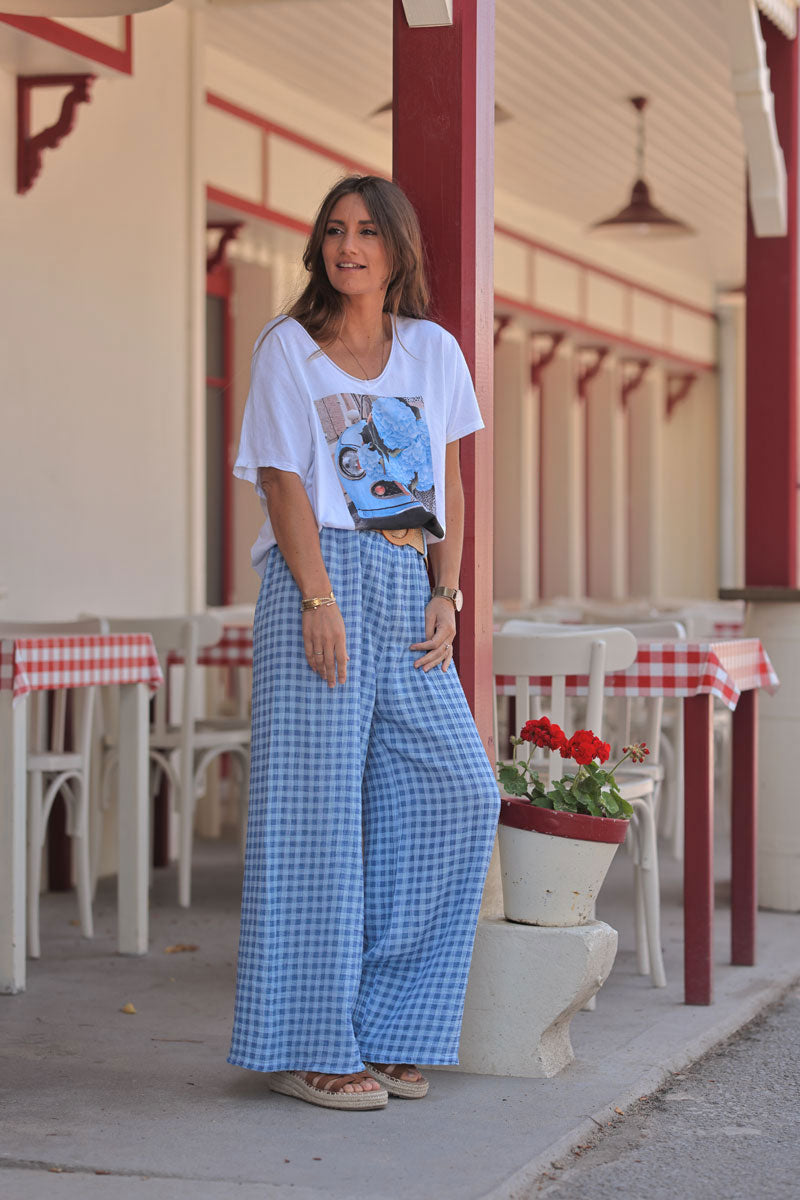 Pantalon large en gaze de coton carreaux vichy bleu avec ceinture raphia