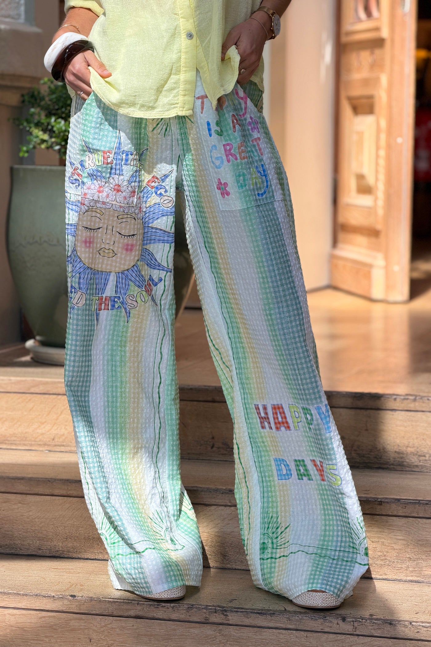 Pantalon large en seersucker vert motif soleil fleuri Happy Days taille élastique