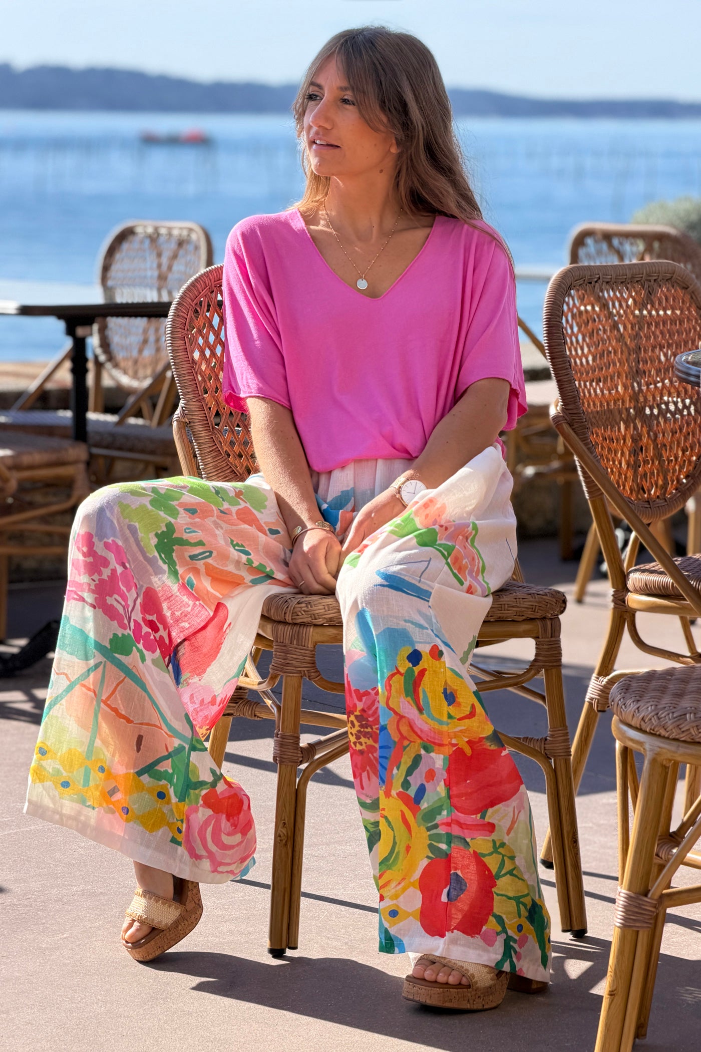 Pantalon large imprimé peinture aquarelle village et fleurs colorées taille élastique