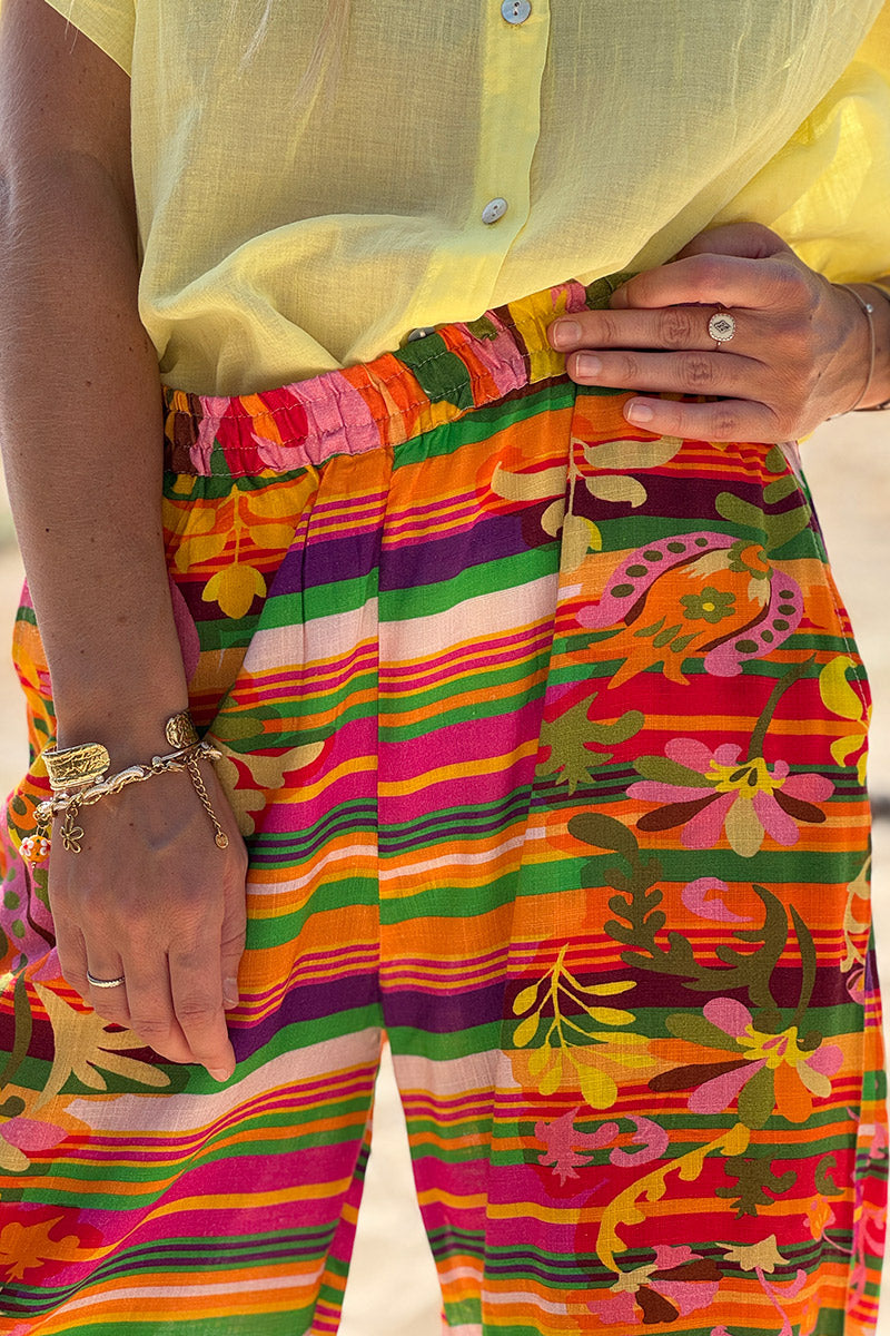 Pantalon léger et fluide imprimé coloré rayures et paisley