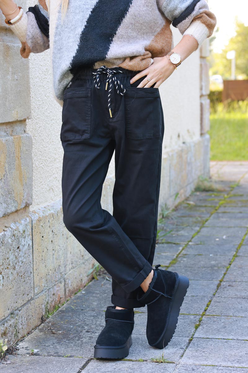 Pantalon noir coupe paper bag poches plaquées ceinture lien