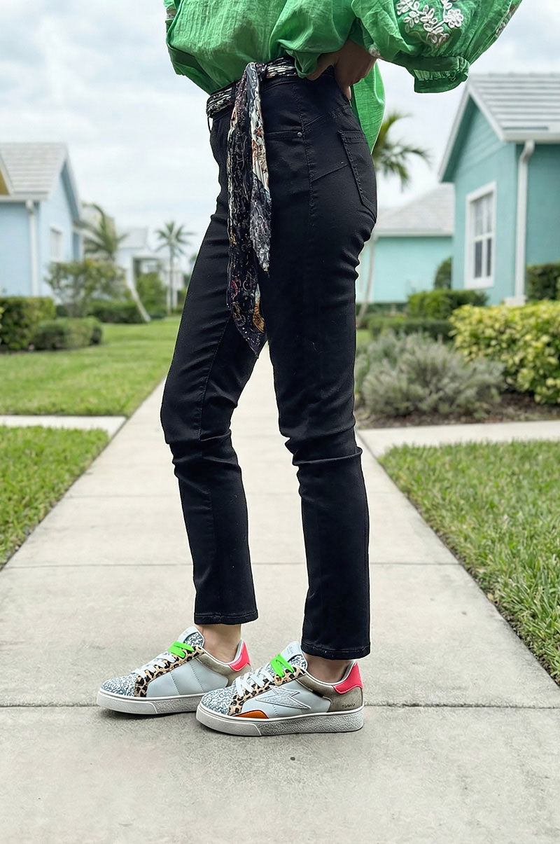 Pantalon noir coupe slim stretch ceinture foulard imprime cachemire