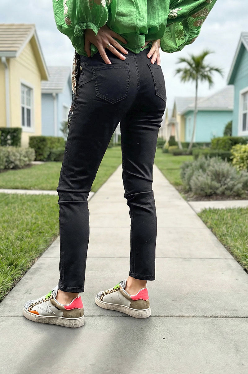 Pantalon noir coupe slim stretch ceinture foulard imprime cachemire