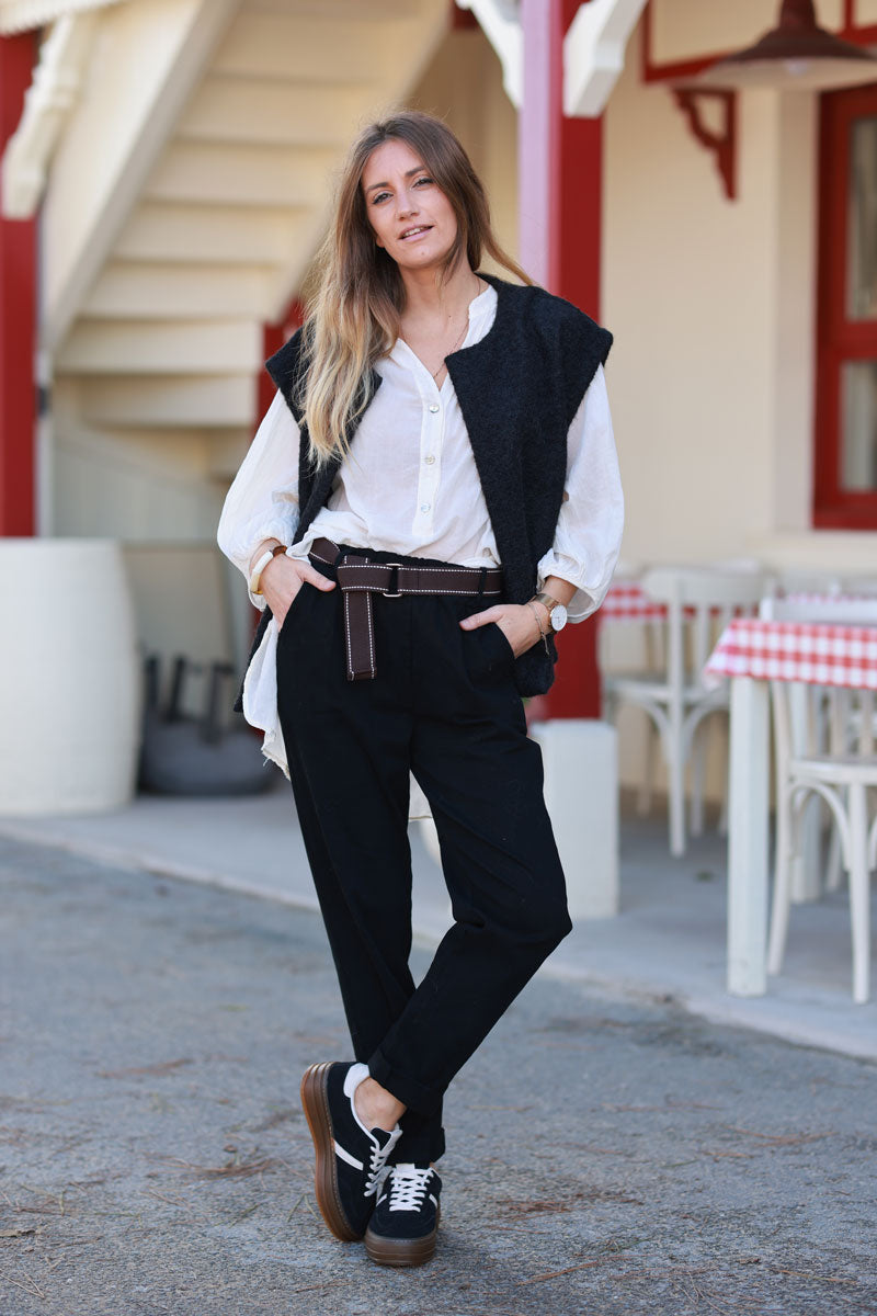 Pantalon noir droit et souple avec ceinture tissu