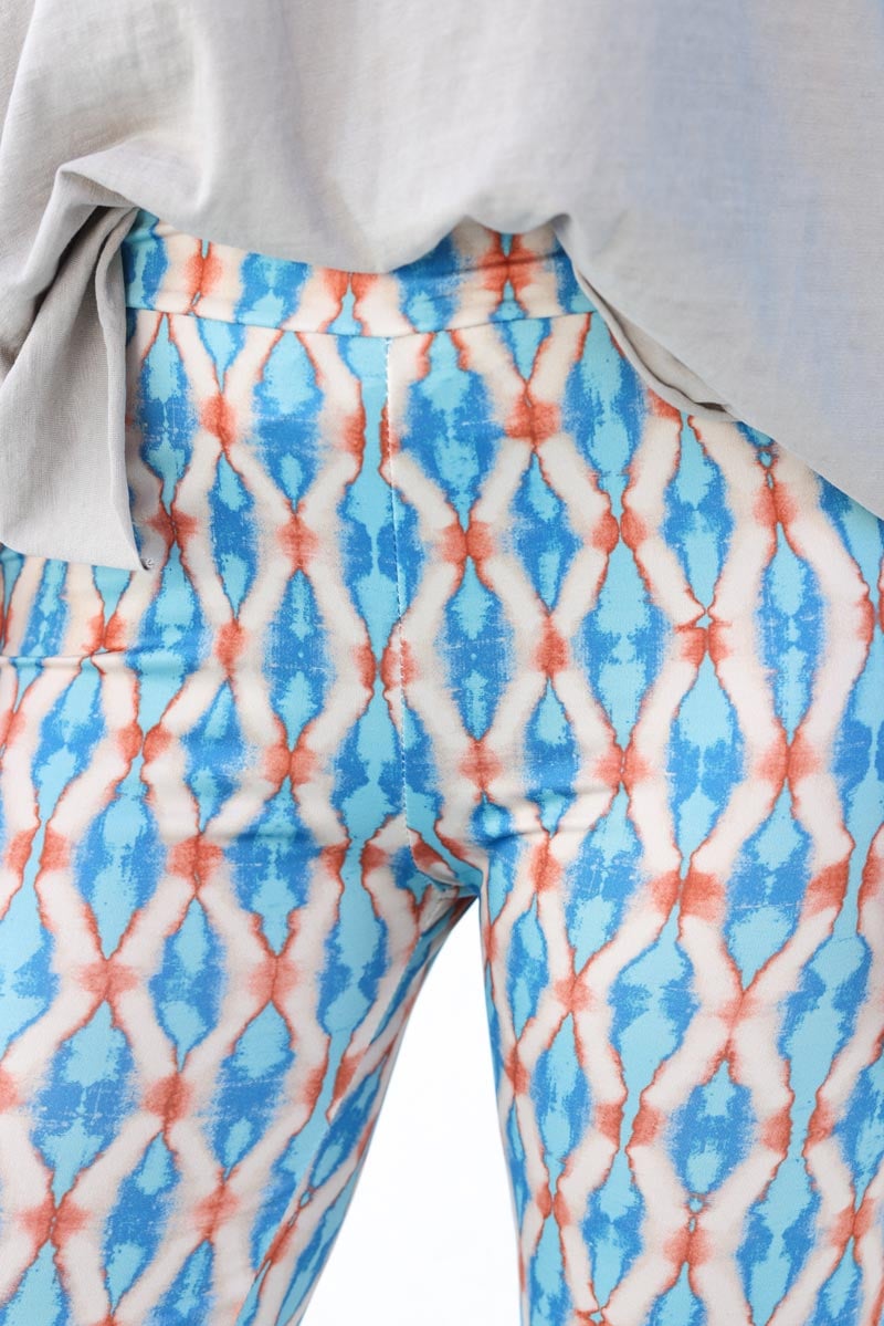 Pantalon patte d'eph fluide souple et stretch motifs losanges tie and dye bleu H082 (1)