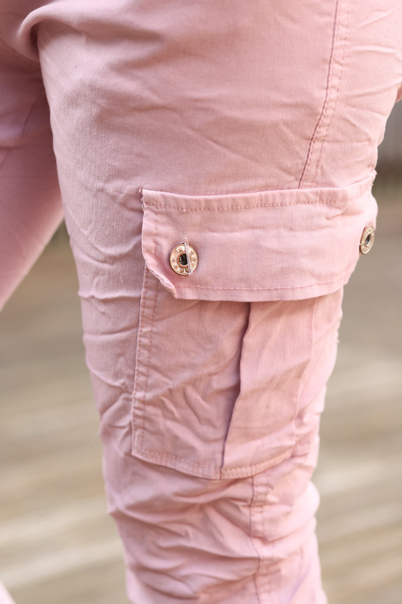 Pantalon rose poudré en toile confort stretch coupe cargo