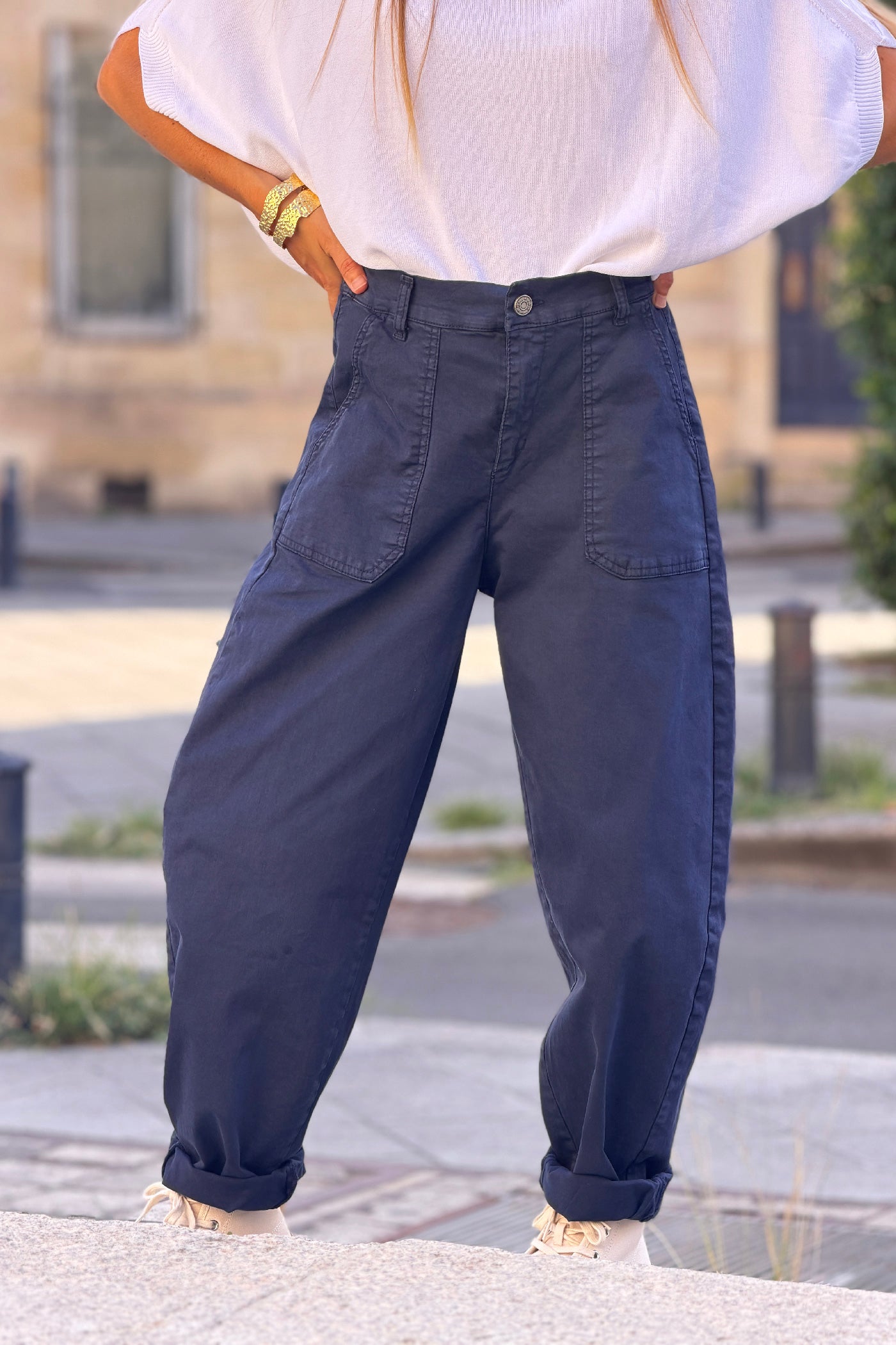 Pantalon stretch bleu marine coupe barrel grandes poches