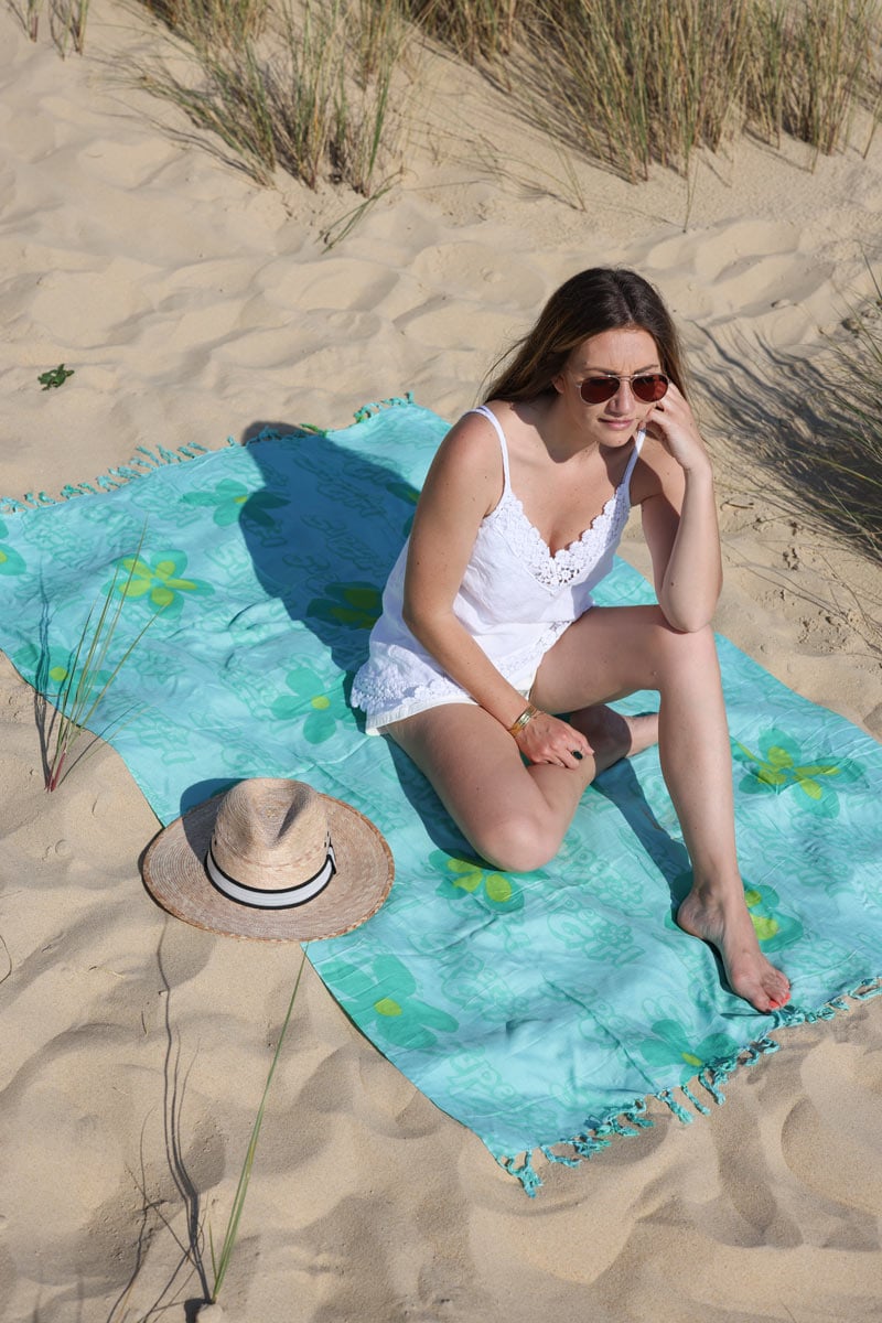 Pareo de plage grande taille turquoise avec franges motif Flower girl h003 (2)