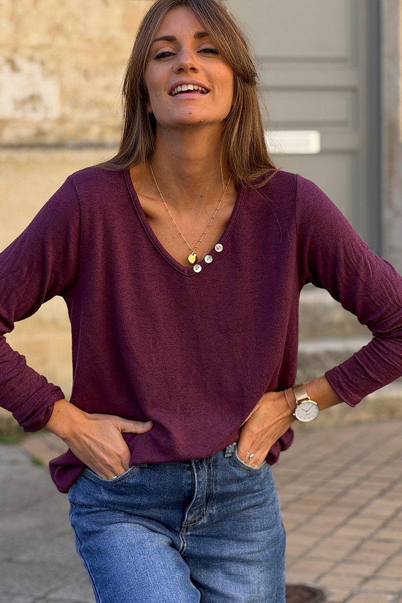 Petit pull aubergine en jersey doux col petits boutons nacrés