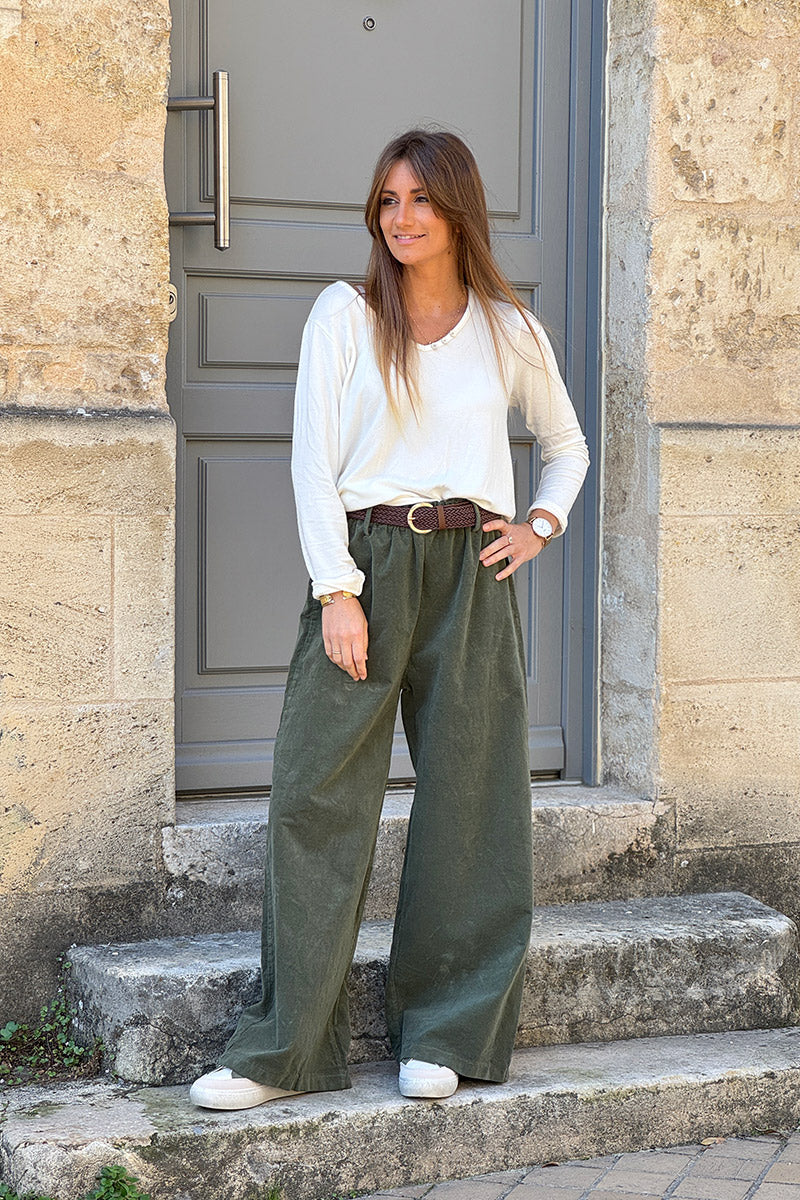 Petit pull blanc cassé en jersey doux col petits boutons nacrés