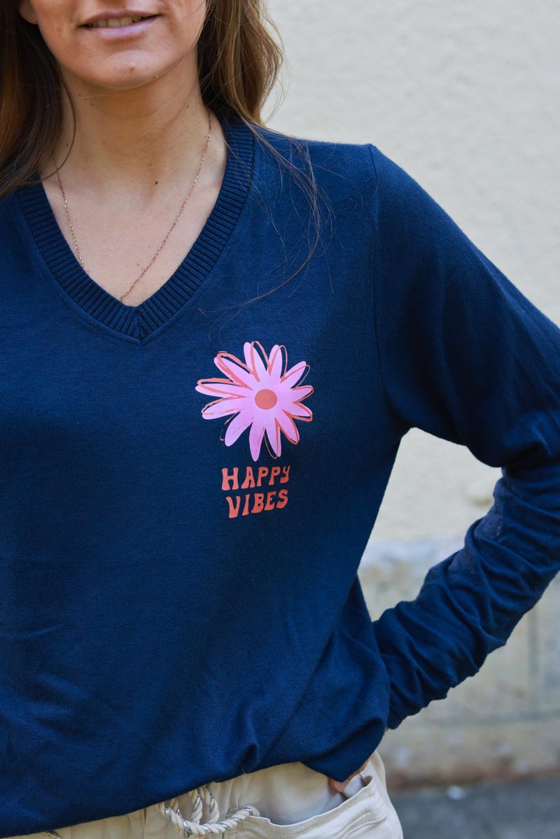 Petit pull bleu marine en jersey col v côtelé Happy Vibes fleurs