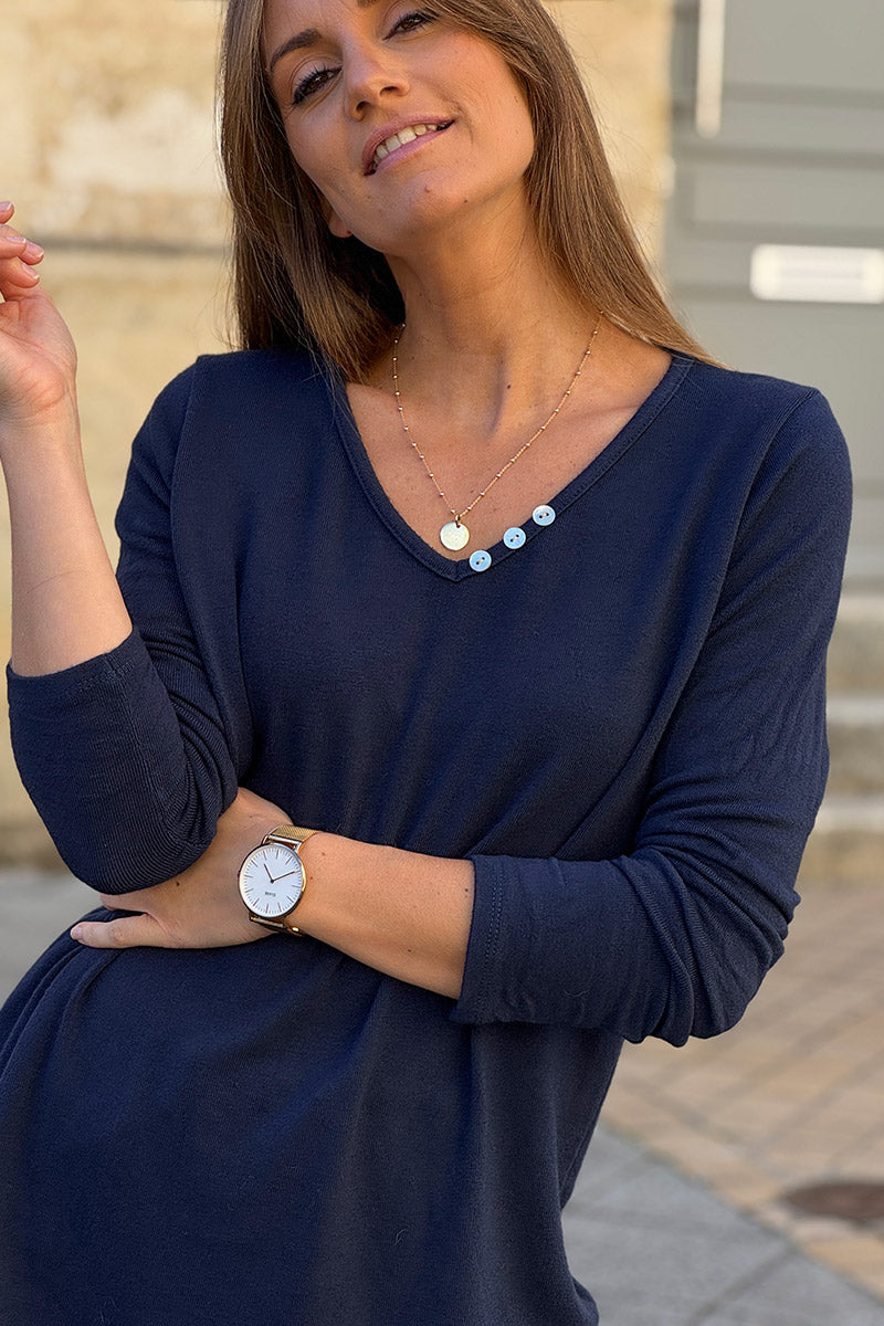 Petit pull bleu marine en jersey doux col petits boutons nacrés