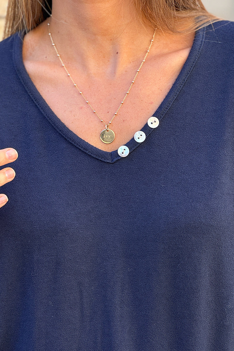 Petit pull bleu marine en jersey doux col petits boutons nacrés