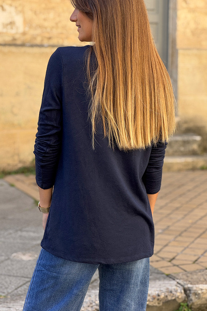 Petit pull bleu marine en jersey doux col petits boutons nacrés