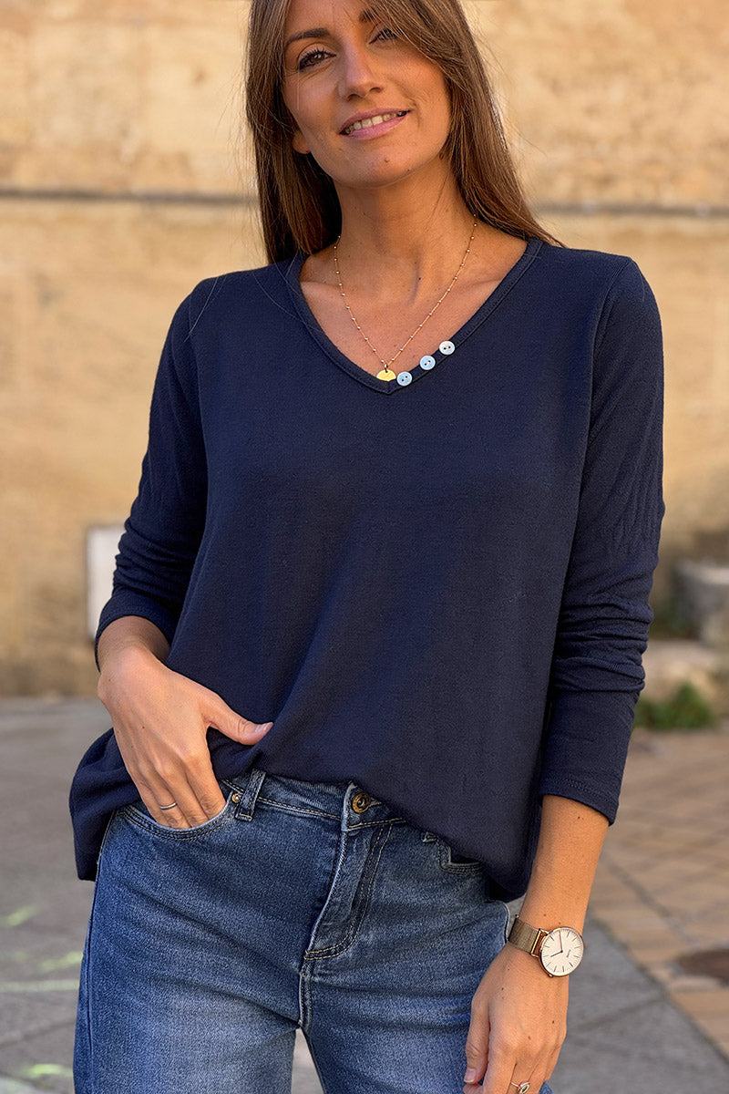 Petit pull bleu marine en jersey doux col petits boutons nacrés