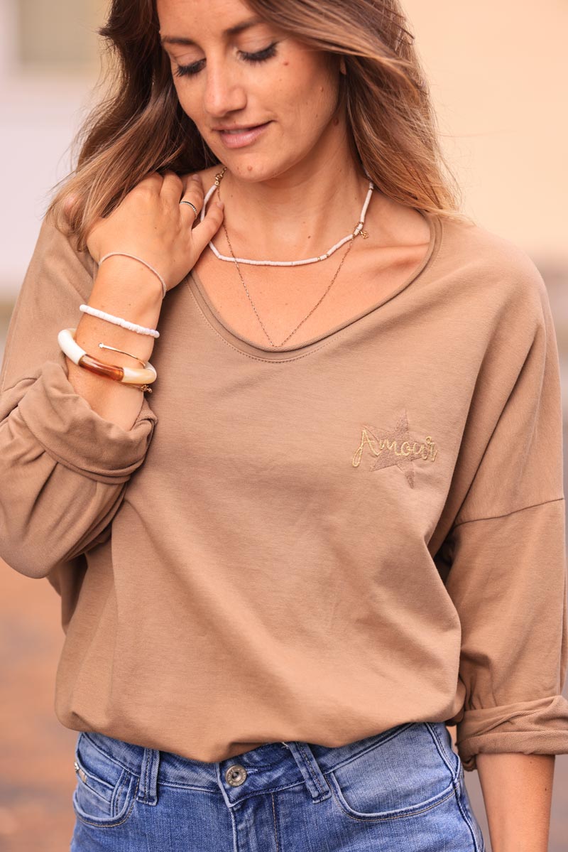 Camel comfort sweater with gold star and 'amour' embroidery