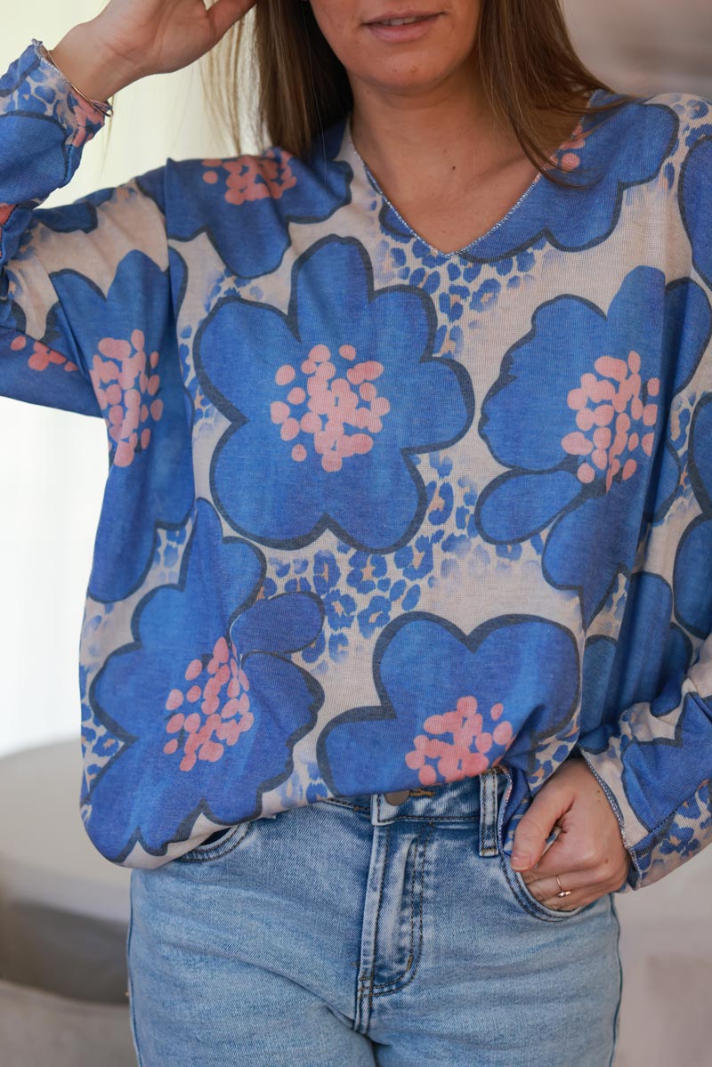 Petit pull jersey doux motif fleurs 70s bleu roi col v