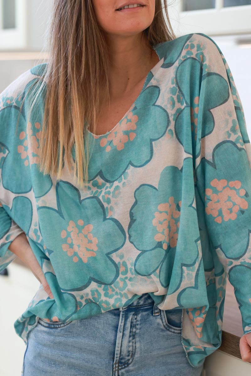 Petit pull jersey doux motif fleurs 70s turquoise col v