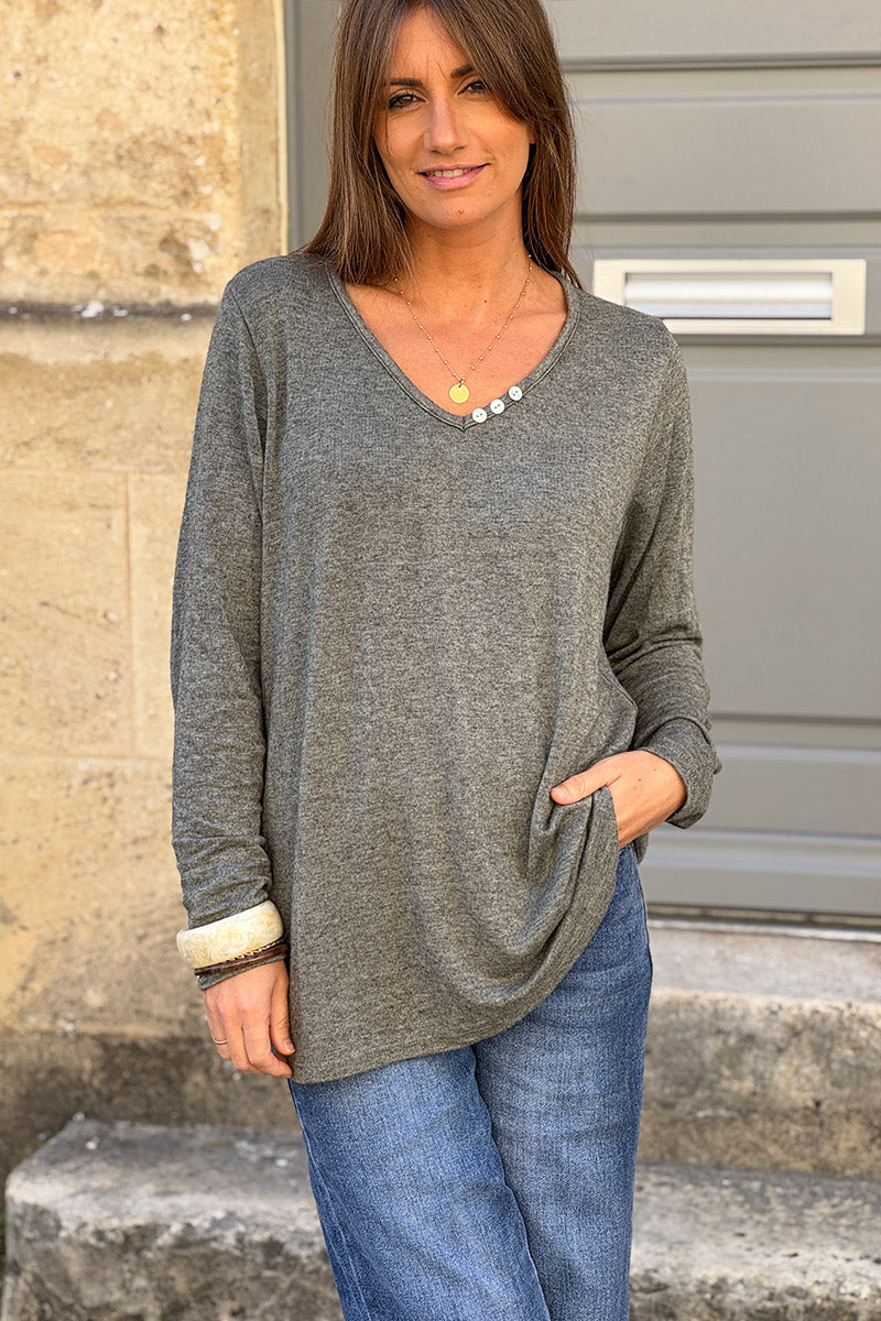 Petit pull kaki en jersey doux col petits boutons nacrés