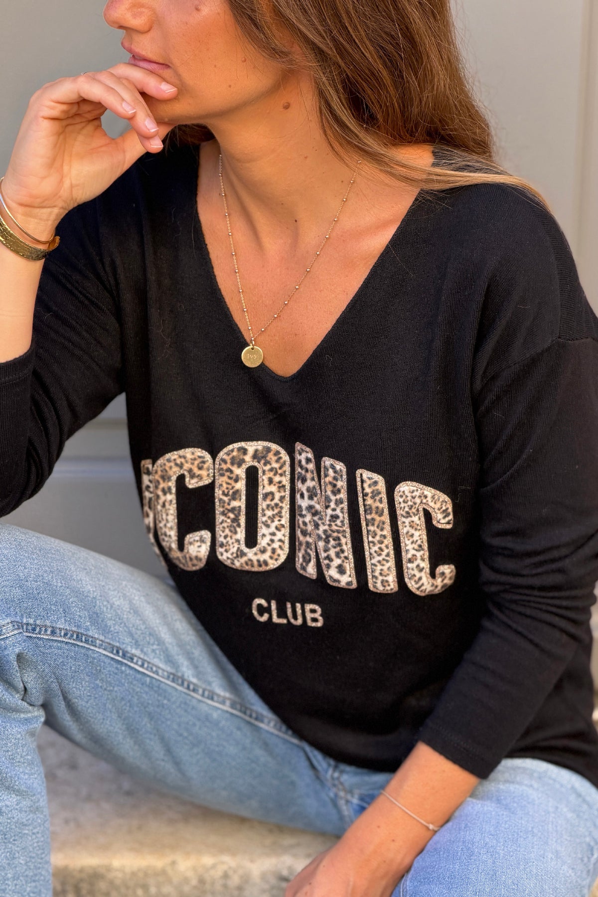 Petit pull noir tout doux Iconic imprimé léopard col v