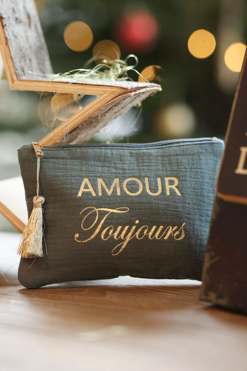 Crinkle cotton khaki pouch bag 'amour toujours' in gold