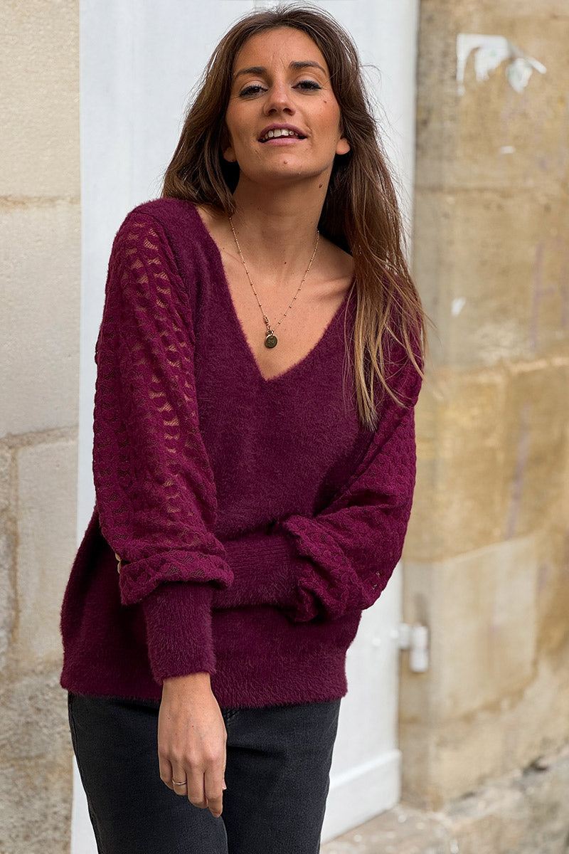 Pull aubergine col V doux et moelleux avec manches dentelle cœurs