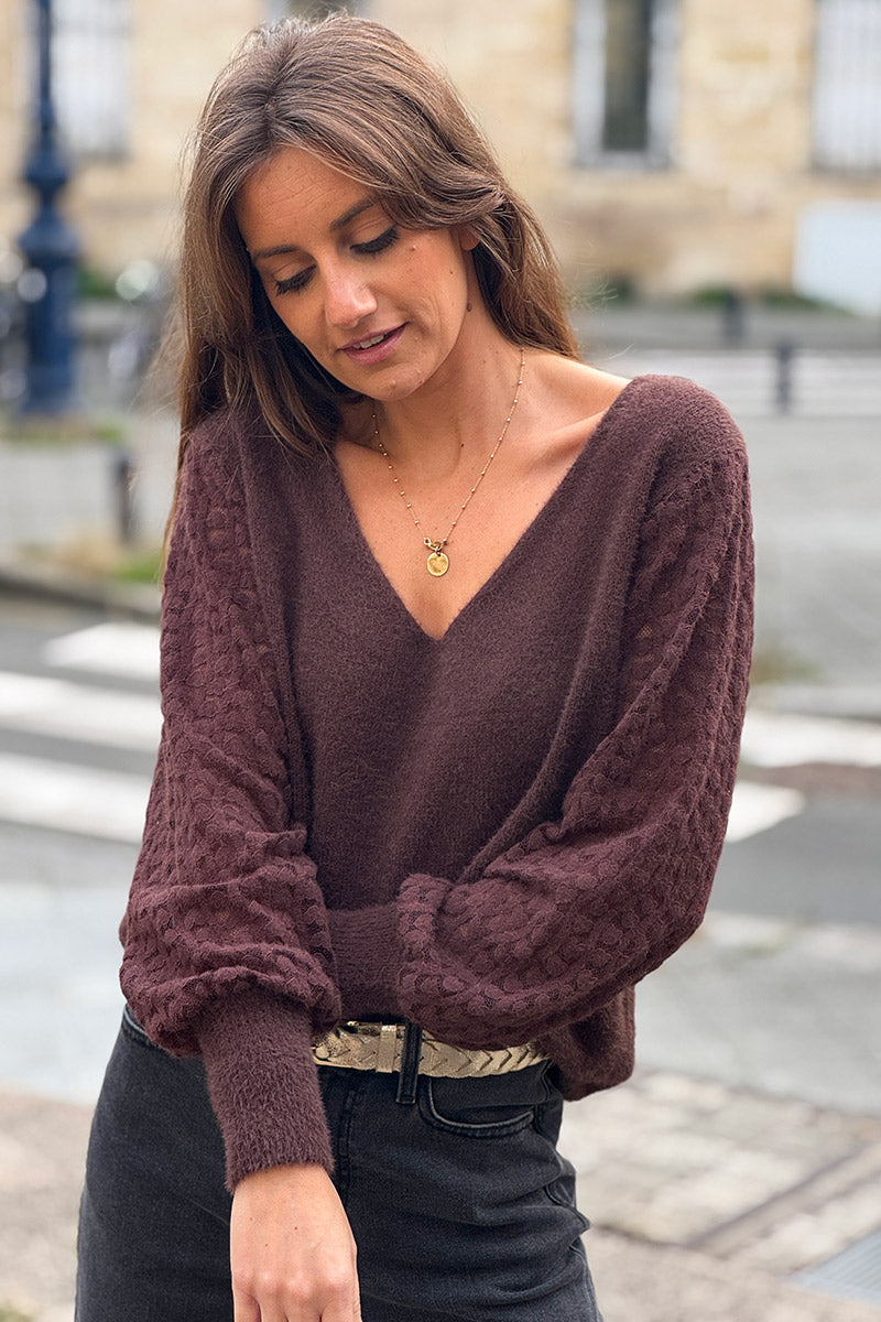 Pull marron chocolat col V doux et moelleux avec manches dentelle cœurs