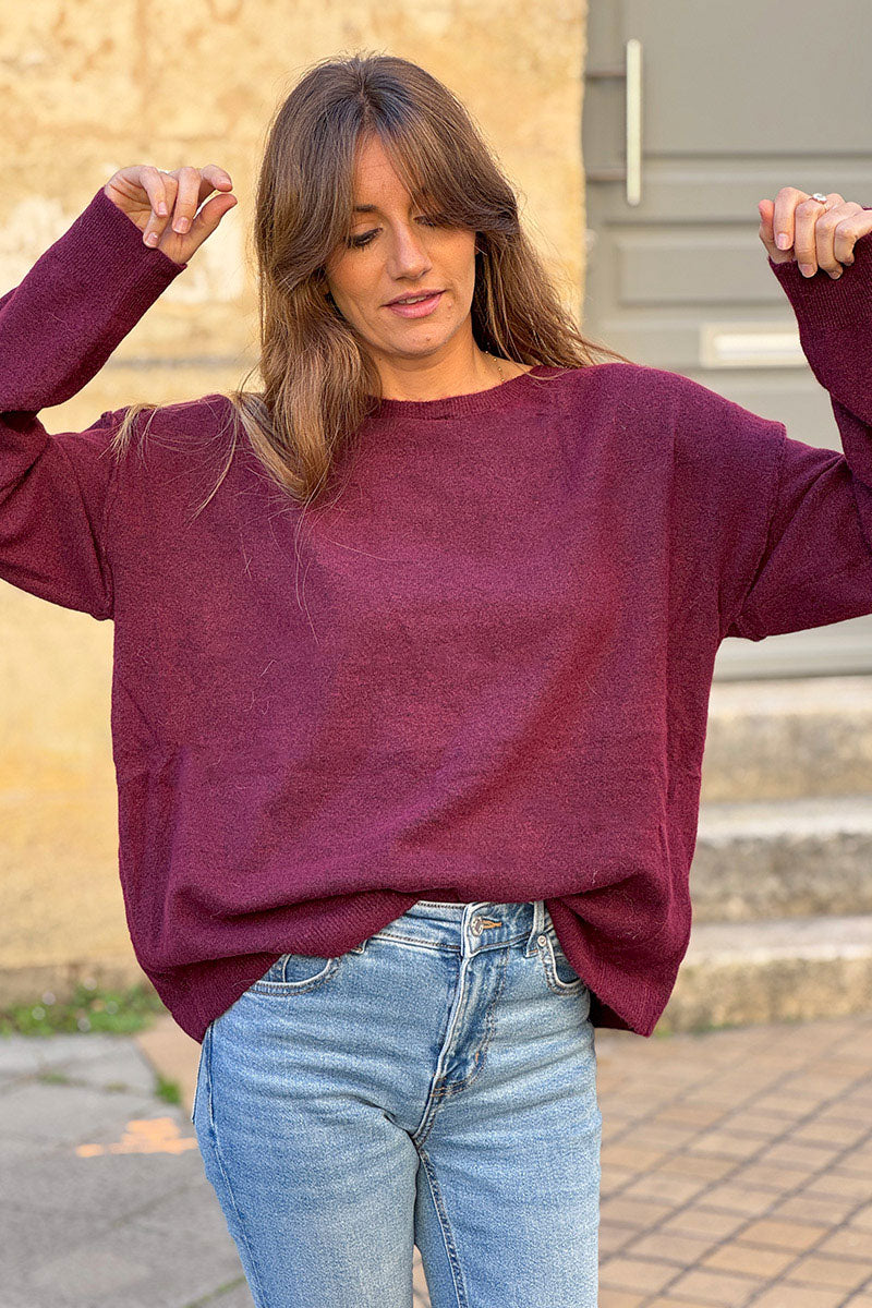 Pull basique aubergine en petite maille chinée col bateau couture apparente