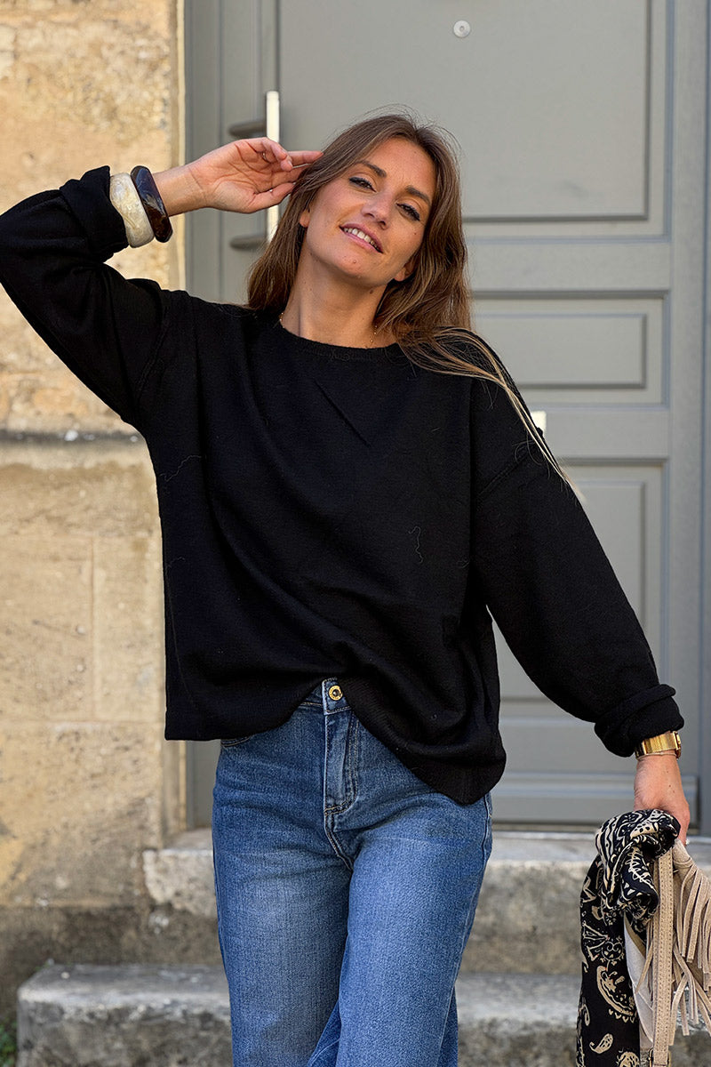 Pull basique noire en petite maille chiné couture apparente col bateau
