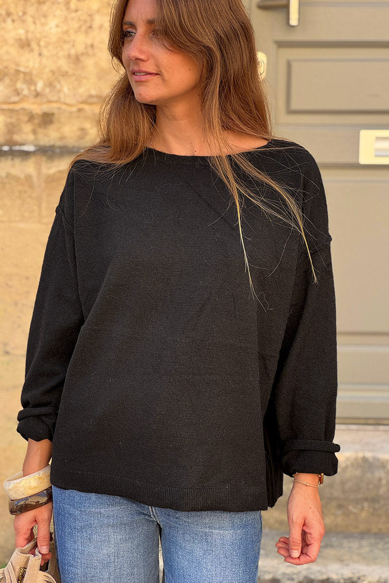 Pull basique noire en petite maille chiné couture apparente col bateau