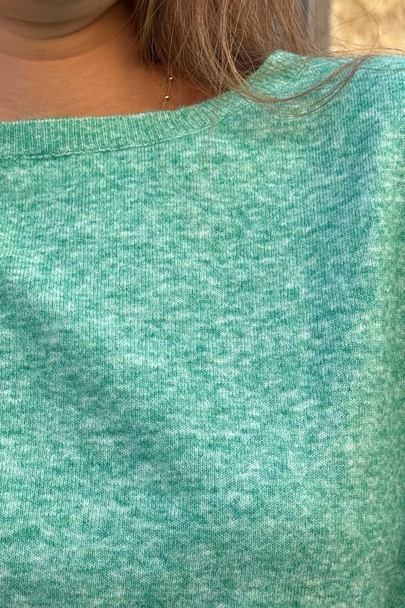 Pull basique vert en petite maille chiné couture apparente col bateau