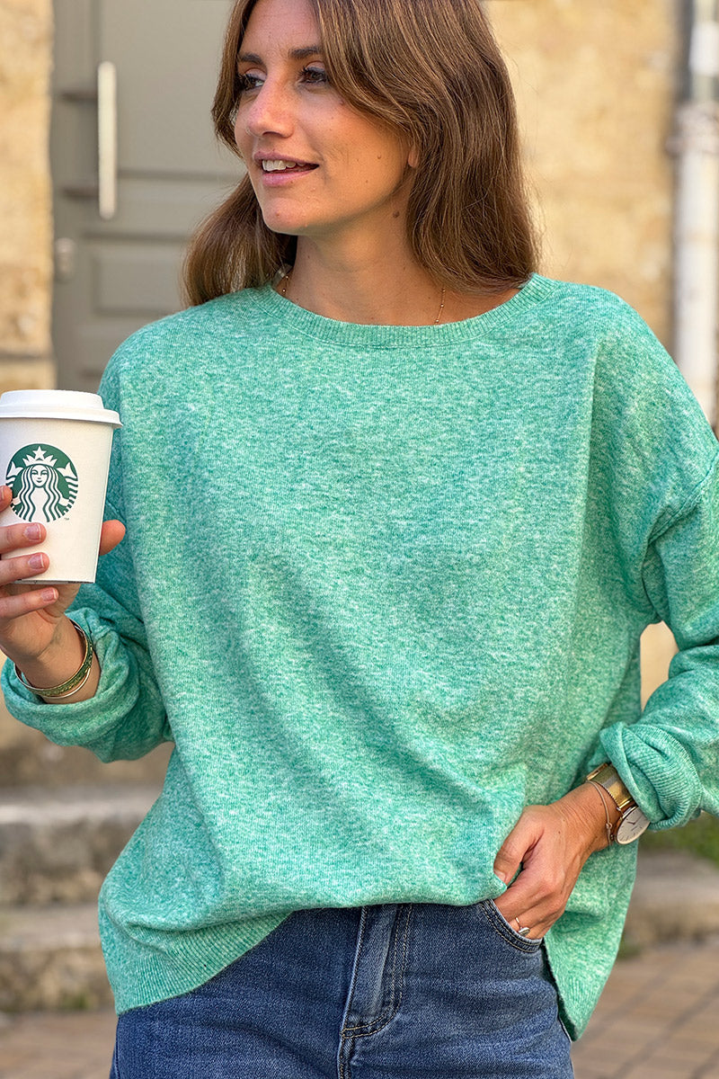 Pull basique vert en petite maille chiné couture apparente col bateau