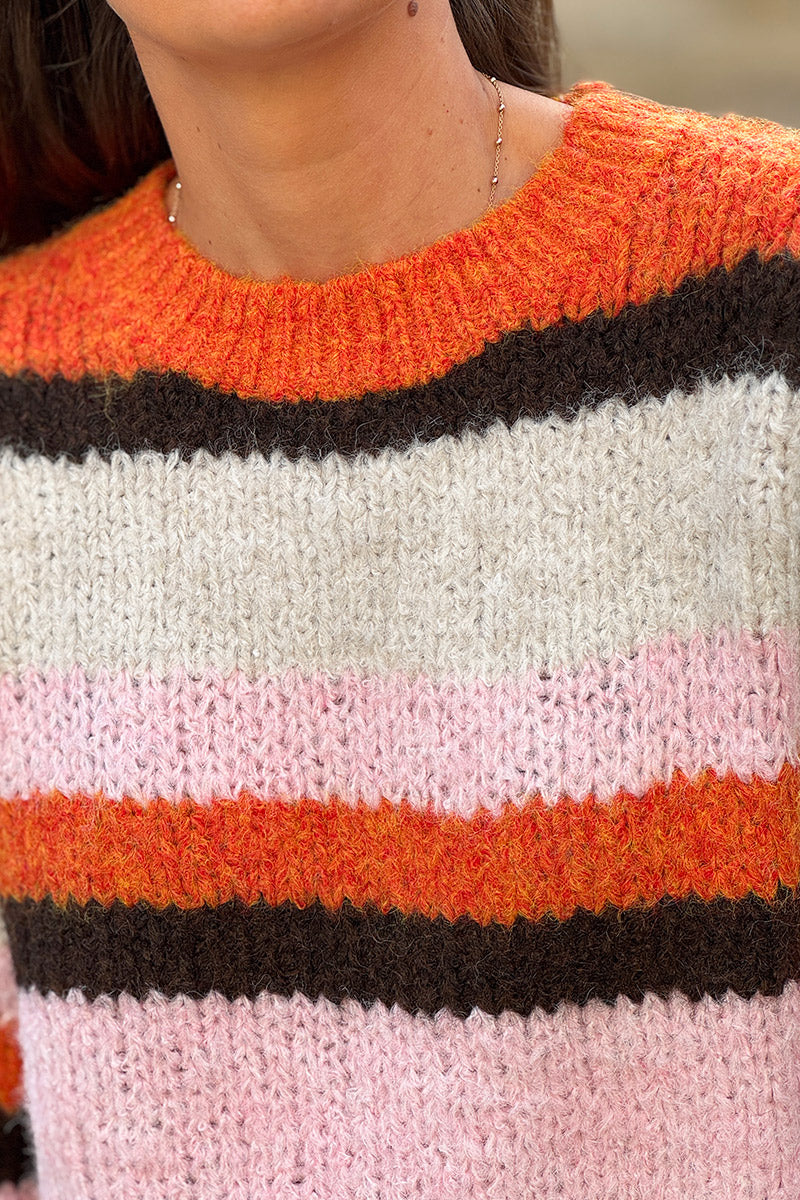 Pull beige en grosse maille rayures roses et orange col rond