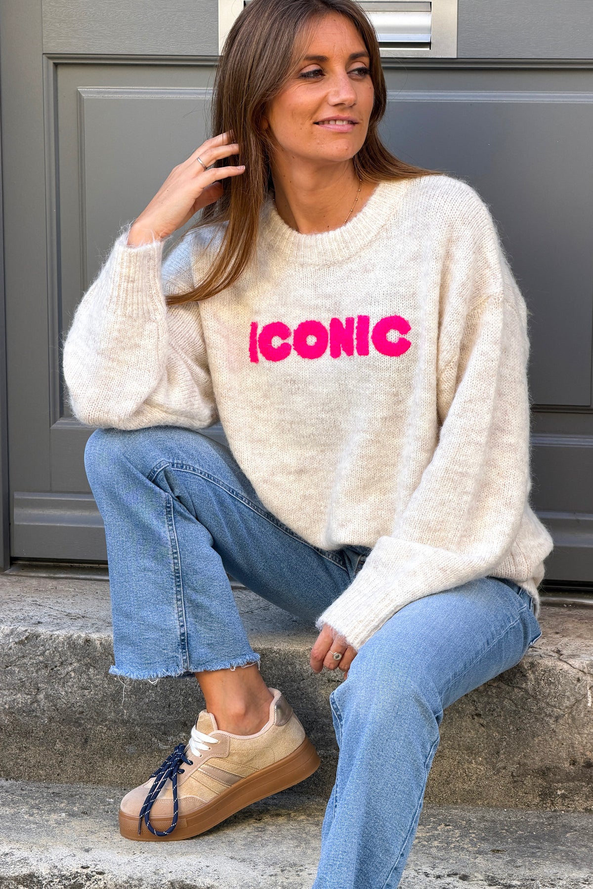 Pull beige en maille chaude broderie Iconic rose et villes terracotta